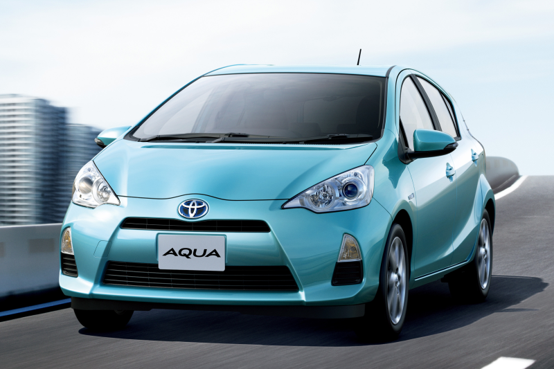 【無料空港送迎付き】 5人乗りハイブリッド車 バックカメラ 車種指定不可 禁煙車・空港から営業所まで10分