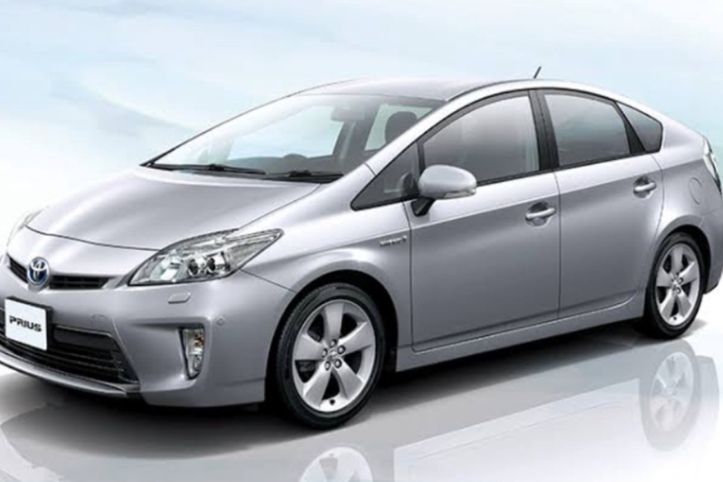 【ミドル・セダン】　大人気車種！ハイブリッド搭載で燃費抜群！！