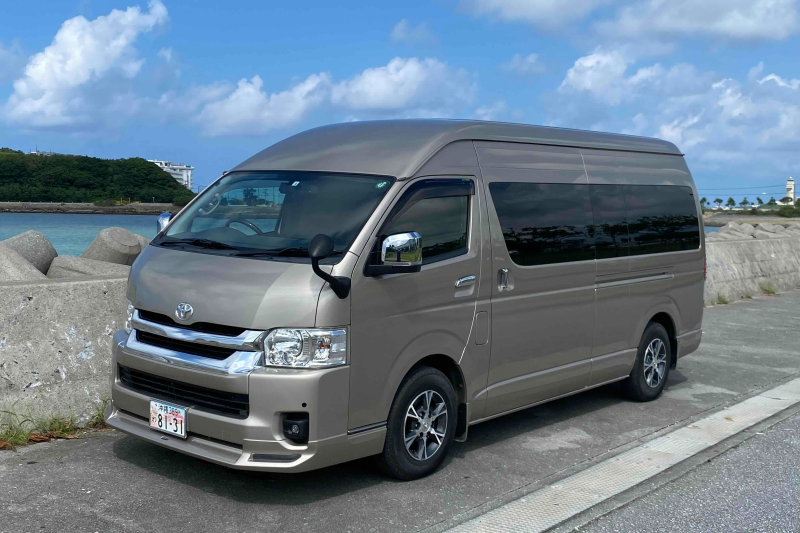 ハイエースワゴン グランドキャビン 10人乗り 4WD 普通免許運転OK!  1泊2日 33000円! 2泊目以降50%OFF! 内装ラグジュアリー仕様!フリップダウンモニター付きです! ご家族、ご友人とのご旅行にいかがですか? ゴルフバックや、旅行カバンも沢山載せられます。