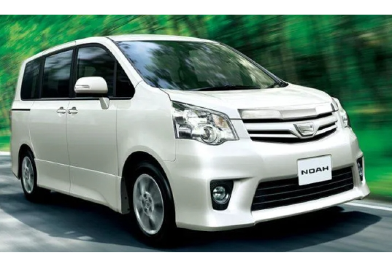 基本免責保険込み、空港/赤嶺駅無料送迎 トヨタ ノア 7人乗り (Bluetooth、ETC,バックカメラ、携帯ホルダー)チャイルドシート1台無料
