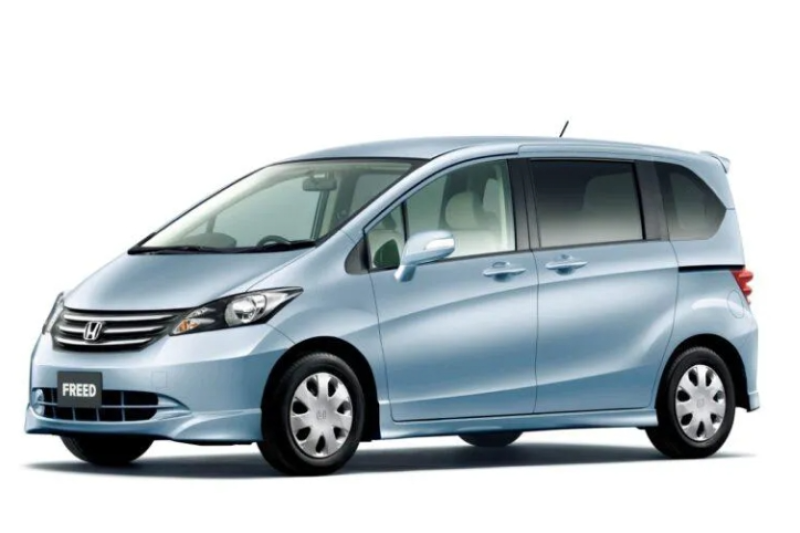 基本免責保険込み、空港/赤嶺駅無料送迎  ホンダ フリード7人乗り (Bluetooth、ETC,バックカメラ、携帯ホルダー)