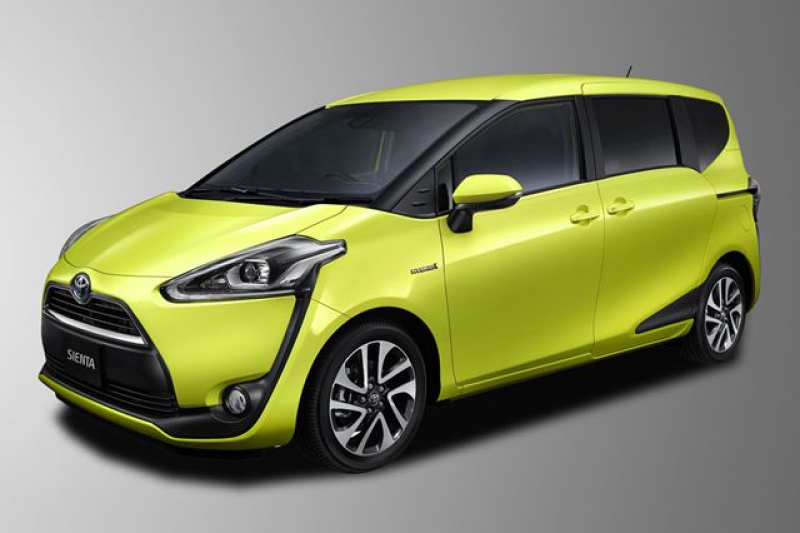 基本免責保険込み、空港/赤嶺駅無料送迎 トヨタ シエンタ7人乗り ハイブリッド (Bluetooth、バックカメラ、携帯ホルダー)チャイルドシート1台無料