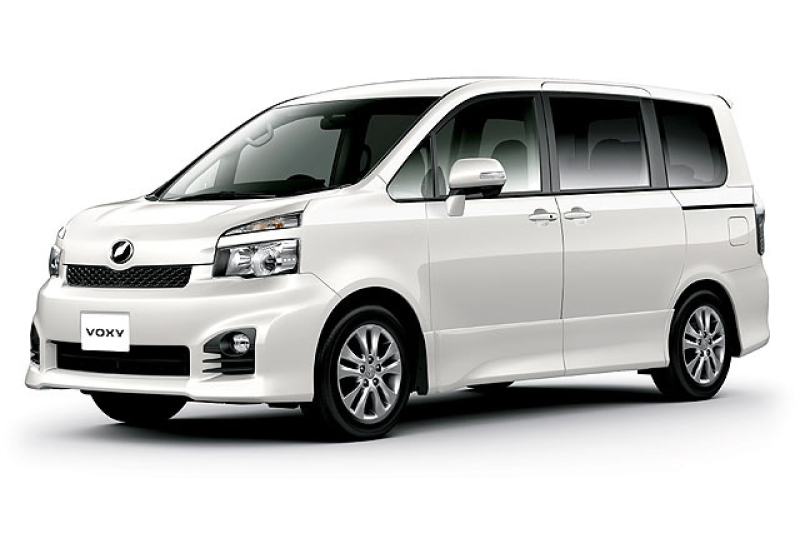 ★広々ファミリータイプ★那覇空港からすぐ！【空港送迎無料・免責込み・ナビ・禁煙車・ナビ付・スマホホルダー付・USB充電貸出・Bluetooth】☆人気の8人乗り