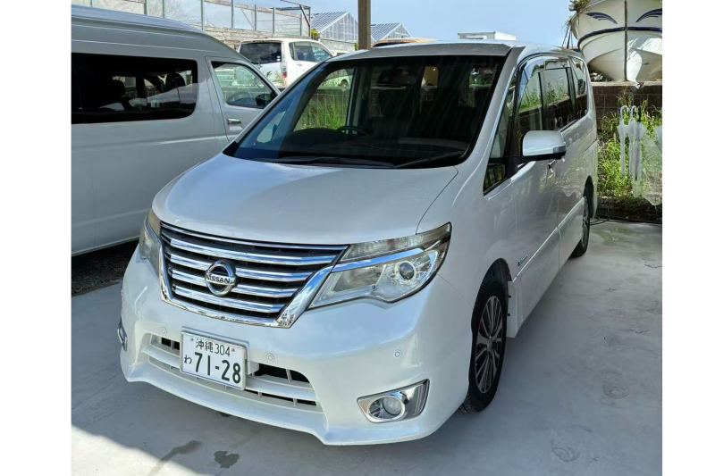 日産　セレナ8名乗り（片側パワースライドドア、パノラマビューカメラ）【全車ETC、カーナビー、Bluetooth、バックカメラ、車載充電器、スマホホルダー標準装備】