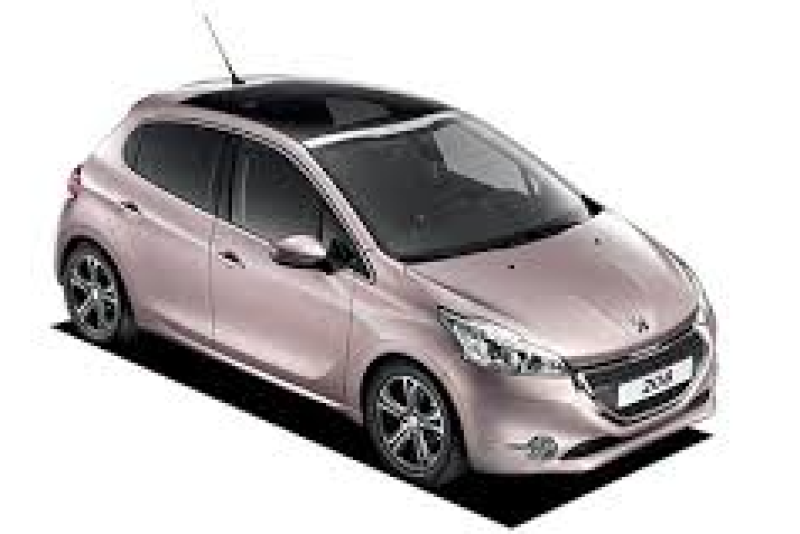 プジョー208 スタイリッシュなデザイン、コンパクトながらも広々とした室内空間 コナーセンサー付 那覇空港迄最短5分!!空港⇔営業所無料送迎サービス