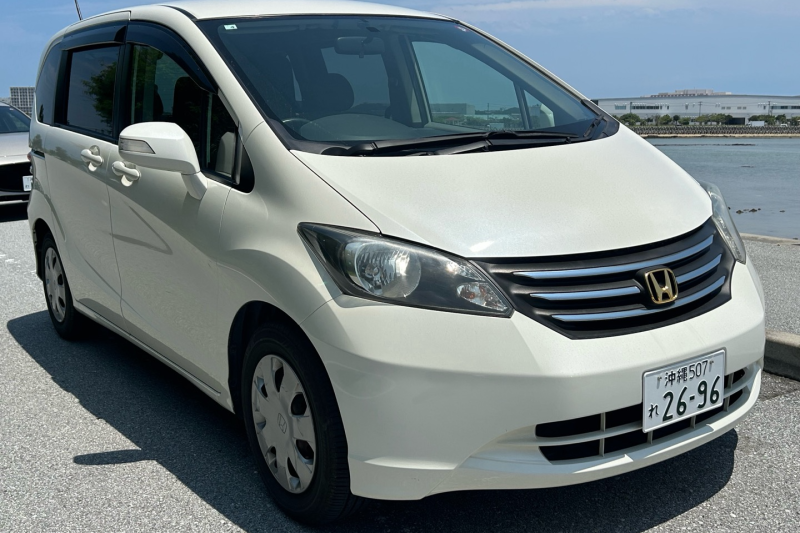 【格安禁煙レンタカー 8人乗りコンパクトカー】 国際通りから徒歩5分圏内!フリード8人乗り★レンタカー大活躍車両♪ 禁煙車・ETC・バックカメラ搭載♪(フリード  限定1台)