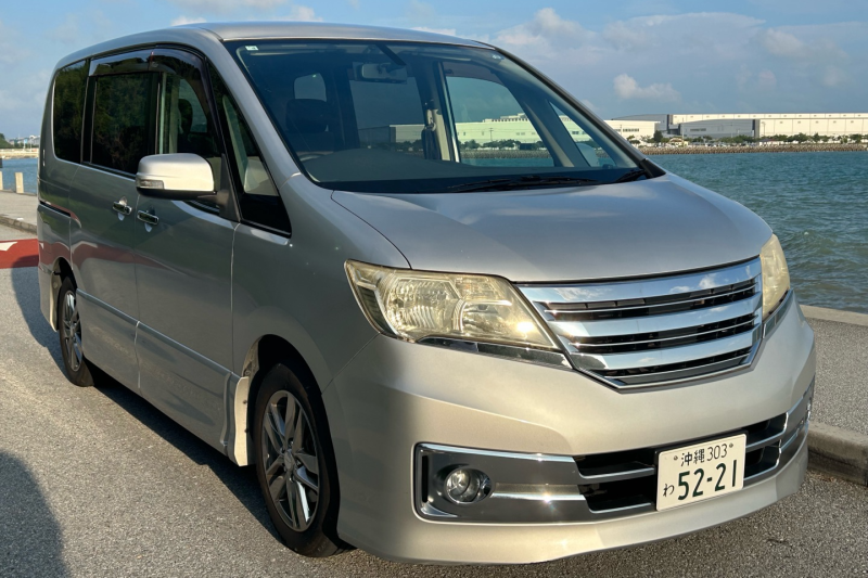 【沖縄レンタカー 格安空港送迎付きプラン】セレナ8人乗りミニバンタイプ♪ディスプレイオーディオ付き♪