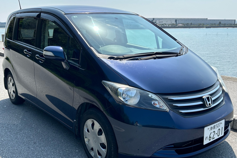 【格安喫煙レンタカー 8人乗りコンパクトカー】 国際通りから徒歩5分圏内!フリード8人乗り★レンタカー大活躍車両♪ 喫煙車・ETC・バックカメラ搭載♪(フリード  限定1台)