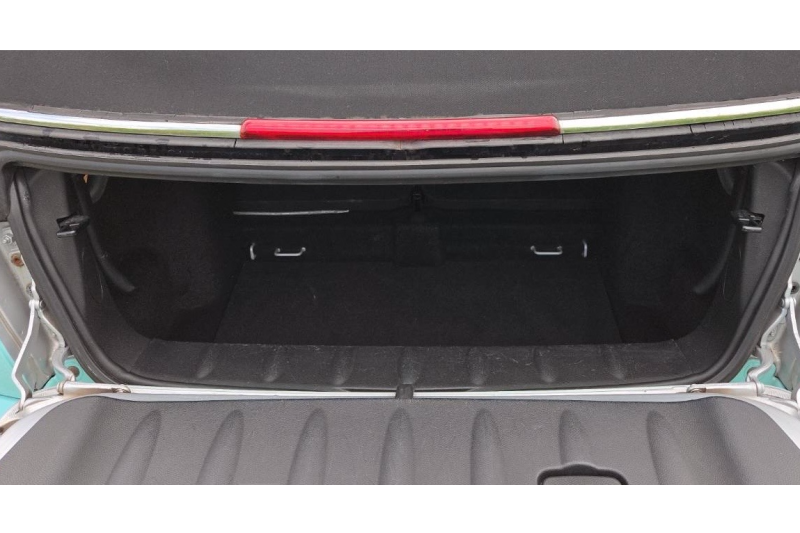 トランクが小さい為Sサイズのキャリー・小さいリュック推奨