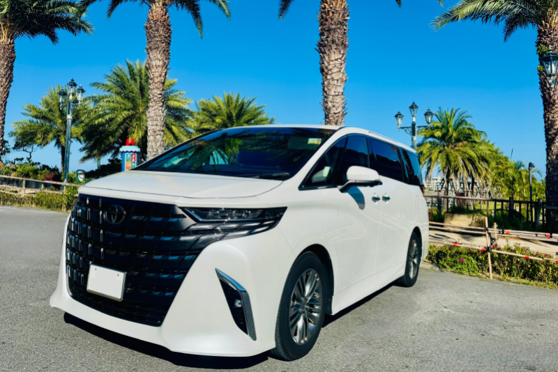 【신형 알파드 40계 ★ Z그레이드 ≪신차≫ 가솔린·7인승】 나하시 오모로마치역에서 매장까지 2분! <지금은 나하 공항→ 매장까지 택시비를 당사 부담♪> ★좌우 독립형 문루프 포함 ★유니버설 스텝 장착 ★【백모니터/드라이브 레코더/ETC/블루투스/금연 차량】 고급스러운 실내 공간으로 오키나와 여행을 한 단계 업그레이드