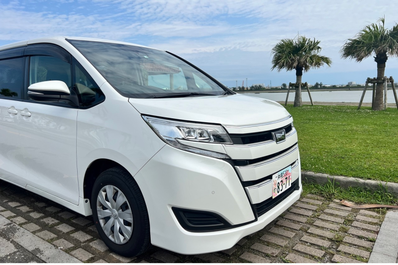 【梅雨割キャンペーン 開催中】 R2年(2020年)式 ノア  ✨空港無料送迎付き✨ ベビーカー・チャイルドシート・無料♪ Bluetooth付きナビ搭載・ETC搭載車で快適な旅を♪ 那覇市内無料送迎付き