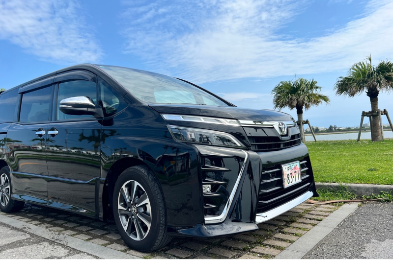 【梅雨割キャンペーン 開催中】 R2年(2020年)式 ヴォクシー  ✨空港無料送迎付き✨ ベビーカー・チャイルドシート・無料♪ Bluetooth付きナビ搭載・ETC搭載車で快適な旅を♪ 那覇市内無料送迎付き