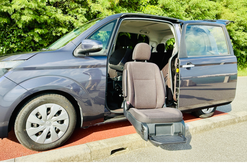 免責〈CDW〉込み 国際通り徒歩3分! 牧志駅徒歩5分! 壺屋やちむん通り徒歩3分! 助手席リフトアップシート車 トヨタ スペイドLPU1