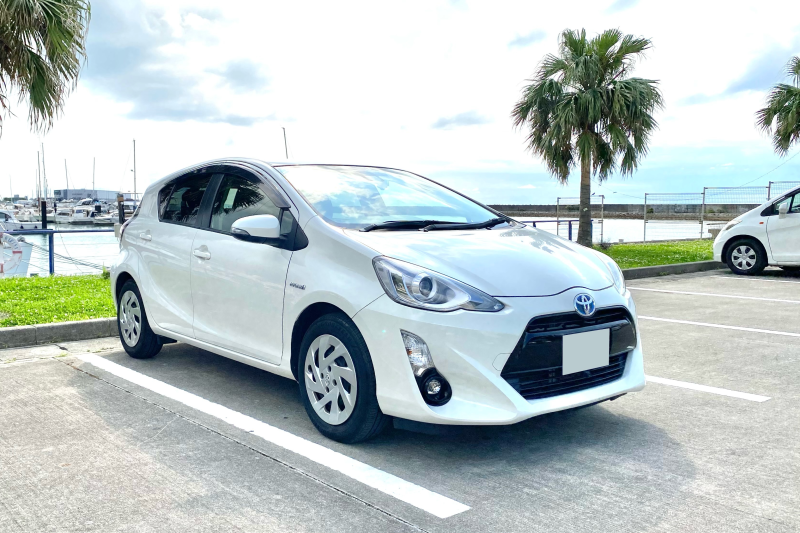 【☆空港無料送迎☆那覇空港から約10分で受取】TOYOTA AQUA(アクア)5名乗りハイブリッドカー