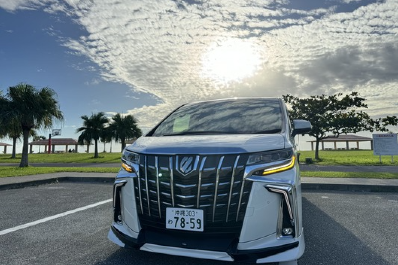 アルファード 30系後期 8人乗り 基本保険、禁煙車、ナビ、携帯ホルダー、充電ポート、新しい車、4日以上のレンタルで割引