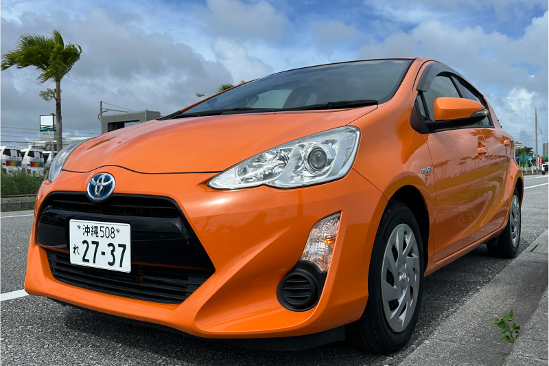 (基本免責保険込み)トヨタアクア 5名乗り 那覇空港/赤嶺駅無料送迎(Bluetooth、バックカメラ、携帯ホルダー)