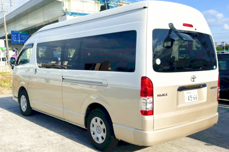 Toyota HiAce Grand Cabin 10人乗り<2日以上でお得プラン> ＊空港無料送迎有り ＊営業時間6:00～22:00 ＊リーズナブルな価格 ＊ETCカード使い放題(有料) ＊SNS連絡OK