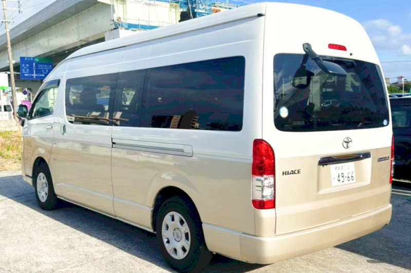 Toyota HiAce Grand Cabin 10人乗り＜1日レンタルプラン＞ ＊空港無料送迎有り ＊営業時間6:00～22:00 ＊リーズナブルな価格 ＊ETCカード使い放題（有料）＊SNS連絡OK