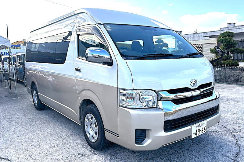 Toyota HiAce Grand Cabin 10人乗り<2日以上でお得プラン> ＊空港無料送迎有り ＊営業時間6:00～22:00 ＊リーズナブルな価格 ＊SNSで即時対応可能
