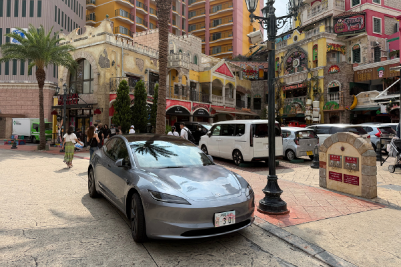 model3_silver_アメリカンビレッジ