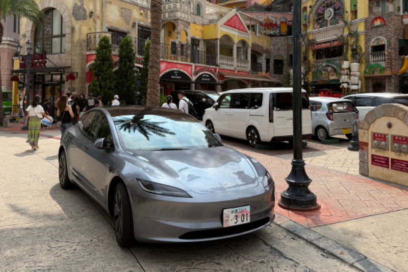 model3_silver_アメリカンビレッジ