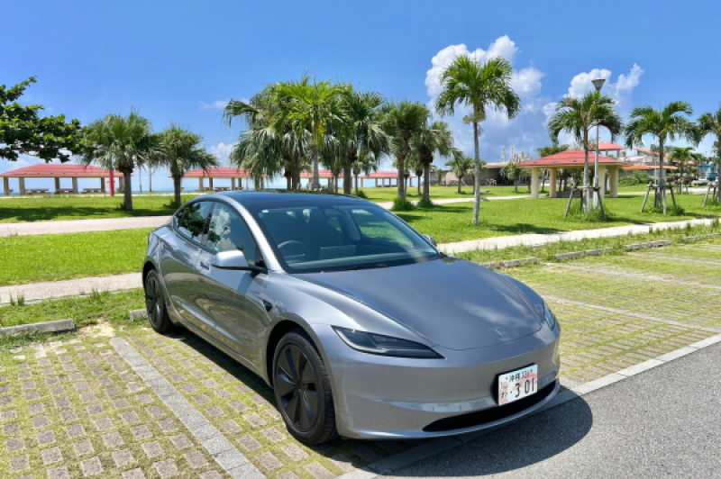 model3_silver_アメリカンビレッジ