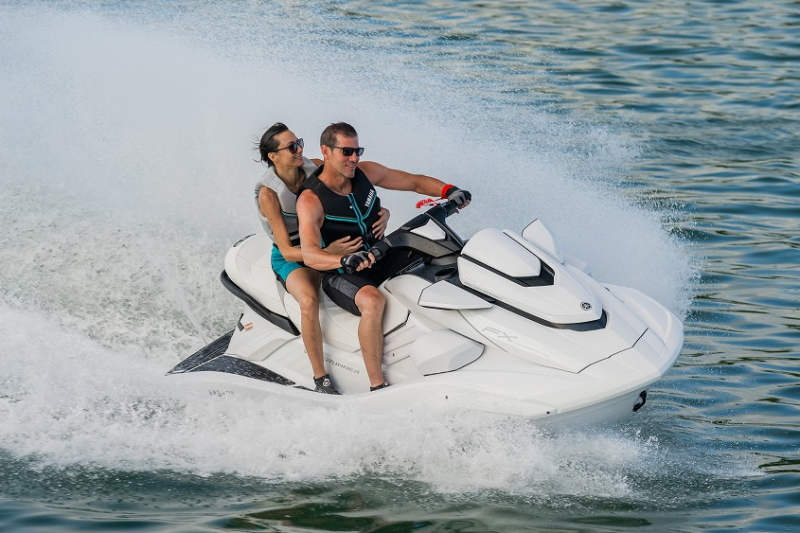 【沖縄・東海岸】憧れのジェットスキーを自分で運転!体験操縦×貸切ボートクルーズプラン【180分】