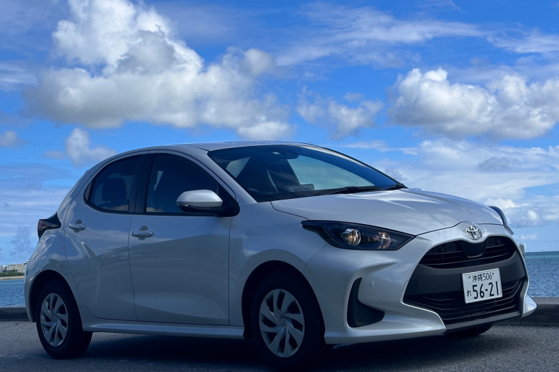 新車!【免責込み】5名乗りYARIS!(バックカメラ・カーナビ付)